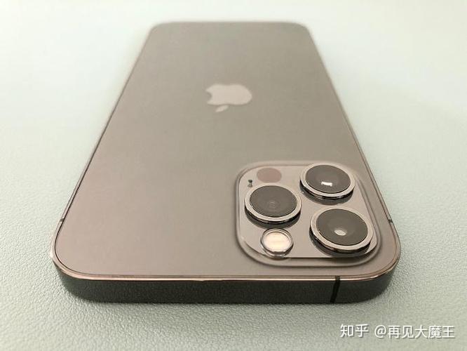 iphone后面的小孔是什么