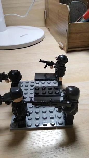 乐高防爆特警打僵尸