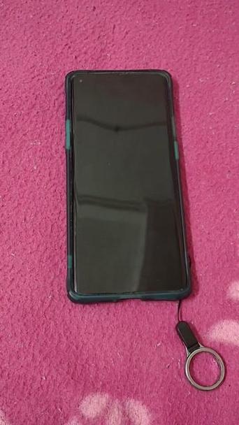 手机屏幕上有一条粉色的竖线缩略图