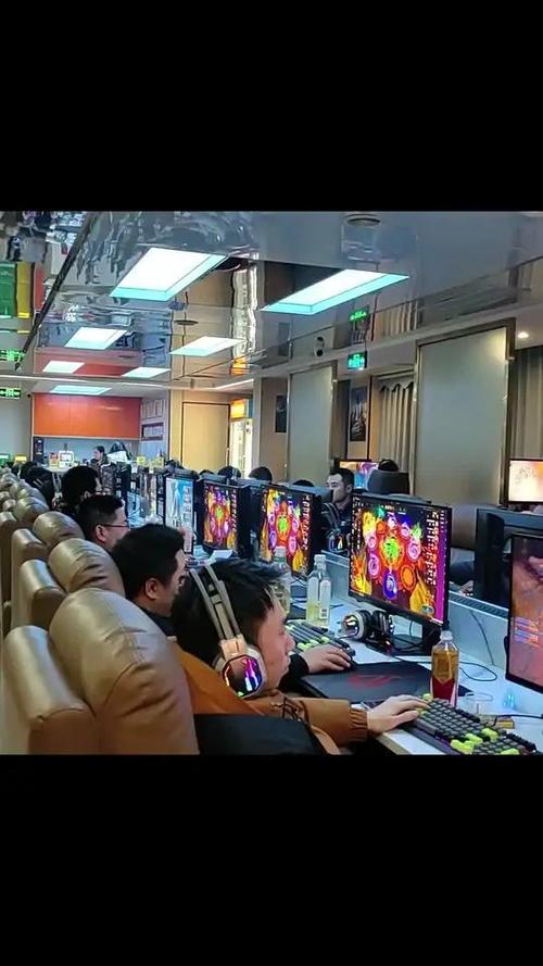 现在去网吧玩的人多吗