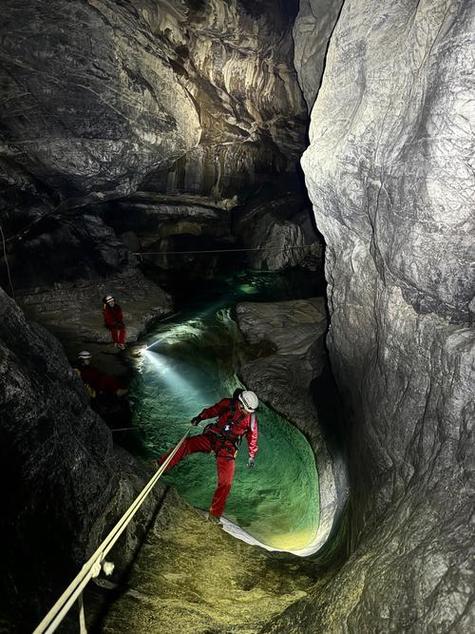 神秘海域4山洞过不去