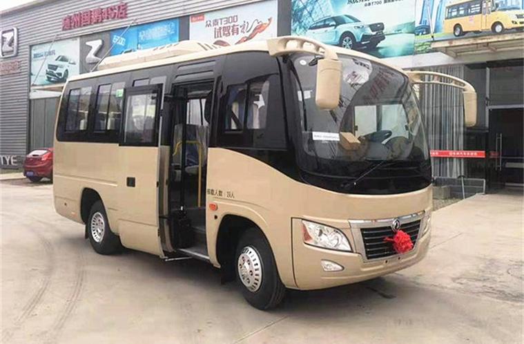 小型中巴车
