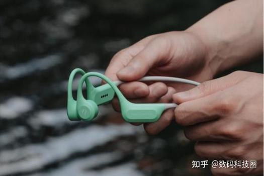 入耳式耳机声音闷怎么解决