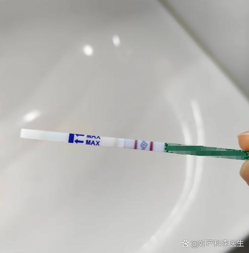 验孕试纸隐隐约约看到第二道杠