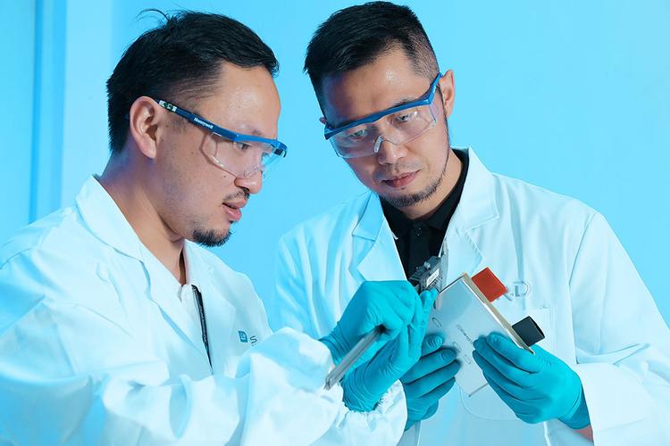 谜のメール技術開発部長の秘密