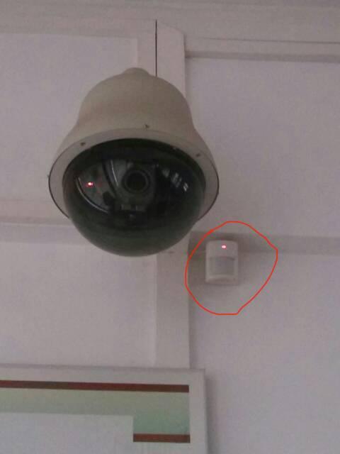 监控摄像头闪红灯是什么意思