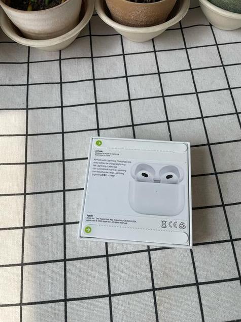 airpods放到盒子里自动充电吗