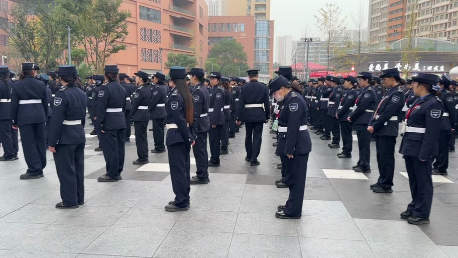 三级警卫对象配几个人