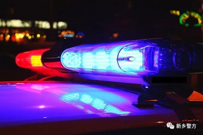 警车平时可以开警灯吗