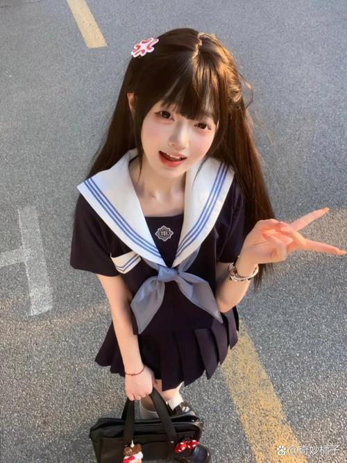 哇塞郳郳女网红