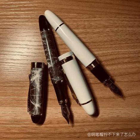 钢笔笔帽太紧拔不出来