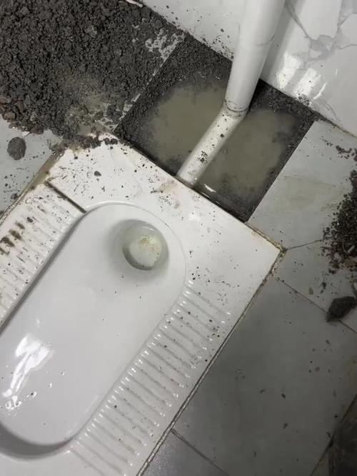 按压式蹲便器一直流水