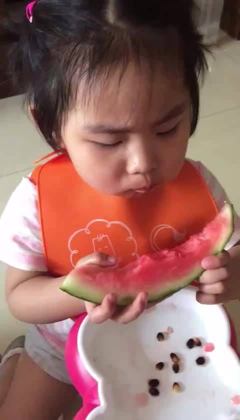 不高兴的侄女手游安卓版下载