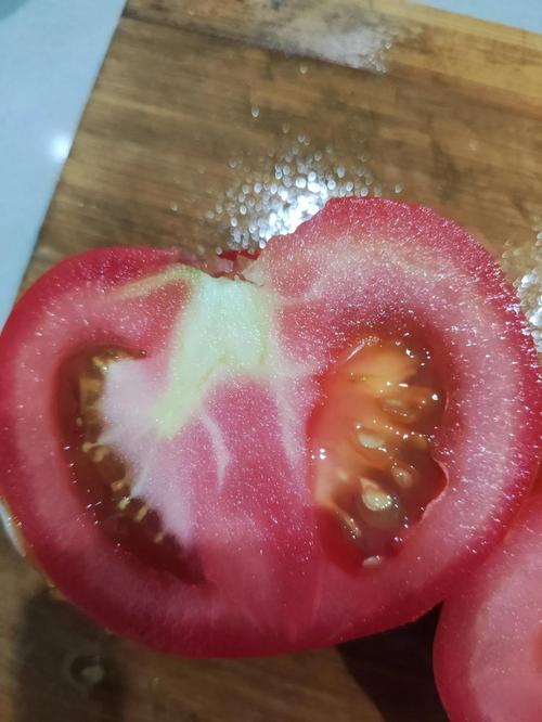 西红柿里面有白硬芯能吃吗