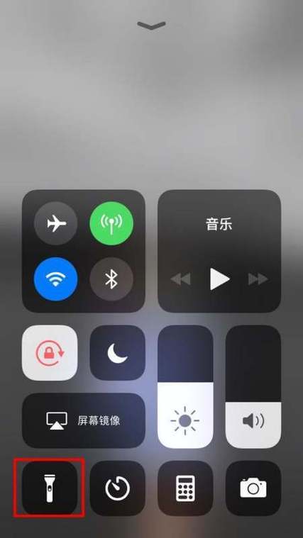苹果手机锁屏手电筒开启方法