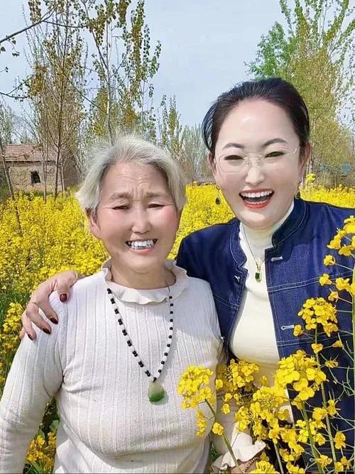 母猫生产前叫主人陪着