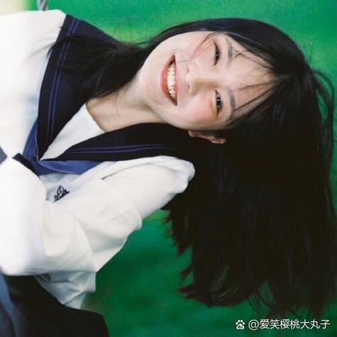 邪笑女生头像