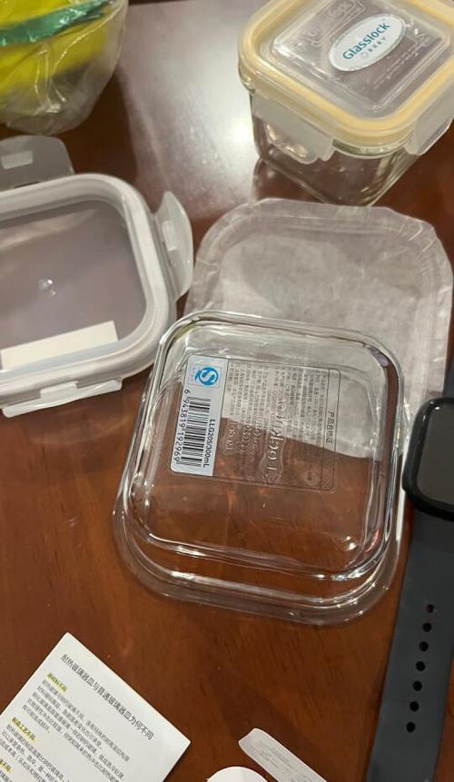 乐扣盒子被吸住了,怎么打开