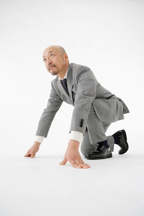 蹲下的不只是身子故事翻译