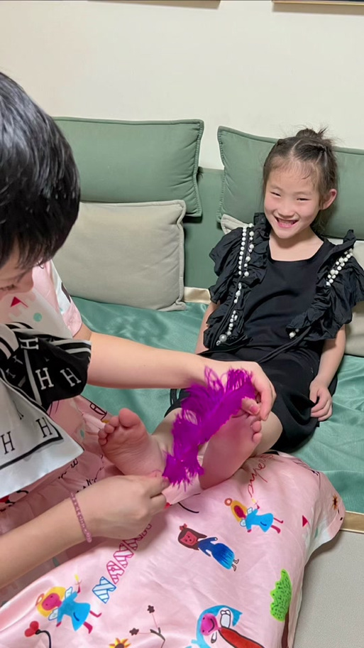 挠痒痒的儿童动画片缩略图