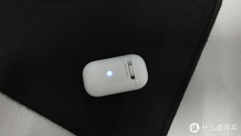 蓝牙充电仓一直亮蓝光