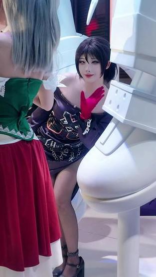 穿cos去漫展算coser