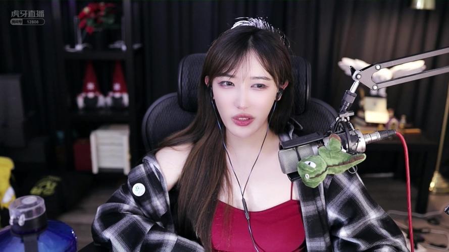 玩lol的女主播