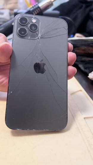 苹果xr后盖玻璃碎了更换费用