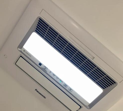 风暖浴霸夏天开取暖吹冷风咋回事