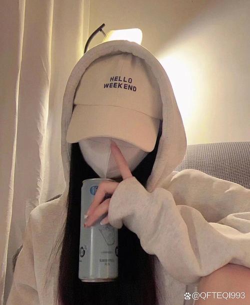 卫衣女生头像戴帽子