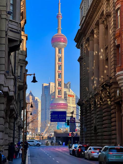 100万亿能建一个上海吗