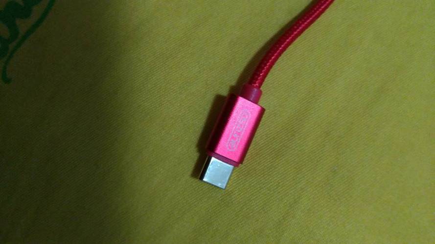 手机充电器插头歪了还能用吗