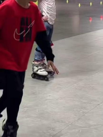 轮滑转圈