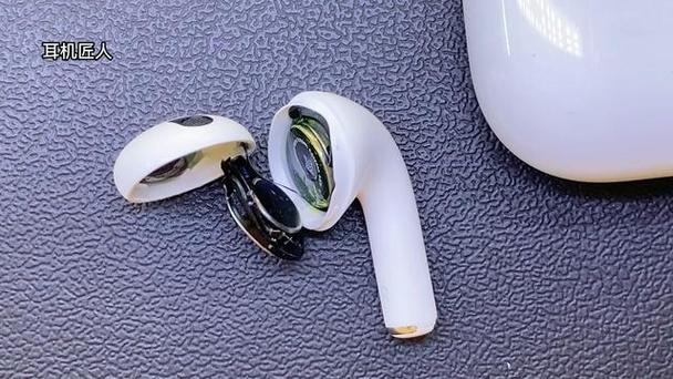 耳机摔一下声音变小了是怎么回事
