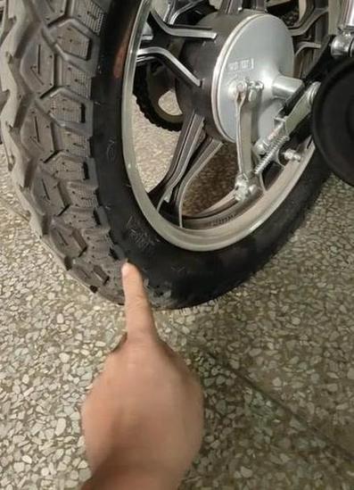 后车轮摆动