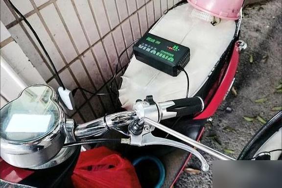 电动车充电一晚上不拔可以吗
