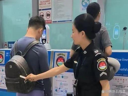 小音响过安检要拿出来吗