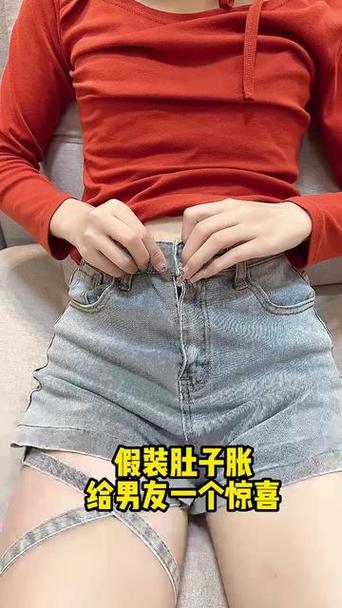 美女肚子一秒变大视频