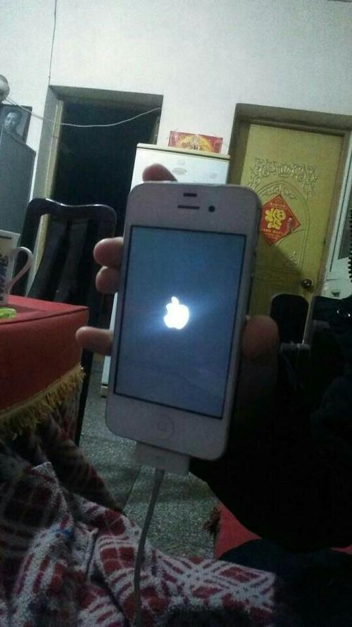 iphone黑屏白苹果一直循环