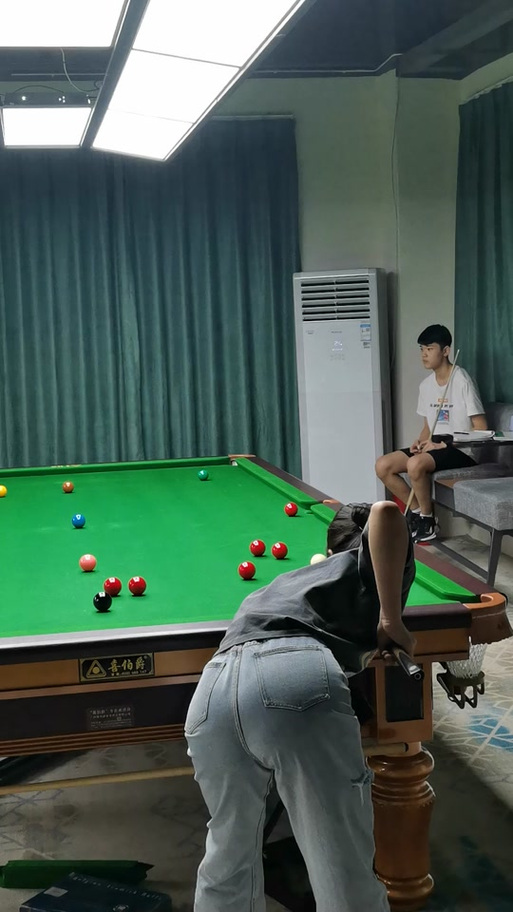 做斯诺克
