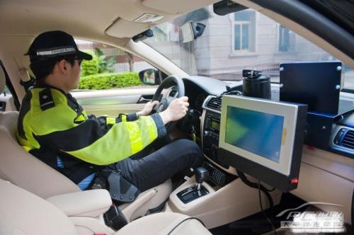 交警怎么知道车里有电子狗