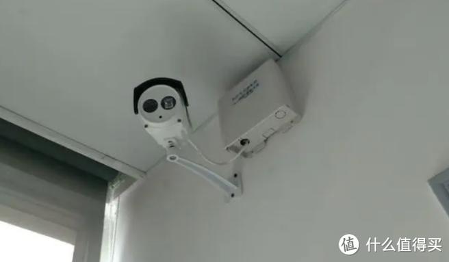 监控显示器关了,摄像头还在工作吗