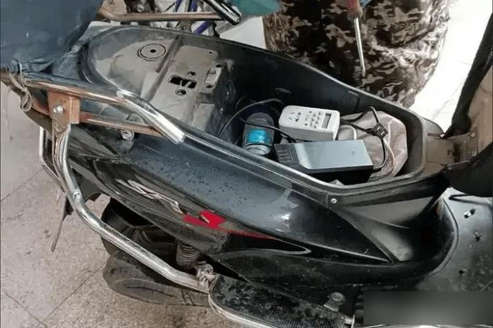 电动车充电器忘记拔了会爆炸吗