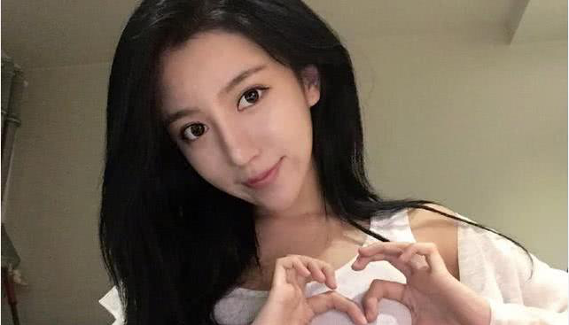 女人抖音比心啥意思缩略图