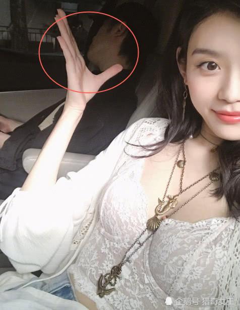 女生玩微博暗示了什么