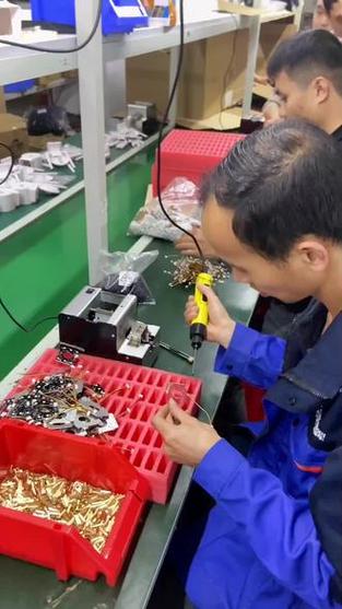 流水线打螺丝正确手法