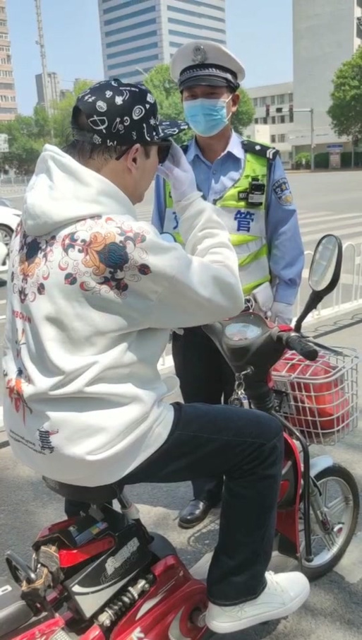 捡的头盔能带吗
