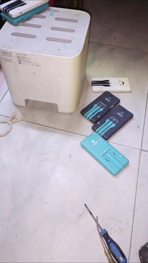 怪兽充电宝强行抠出来怎么才能充电