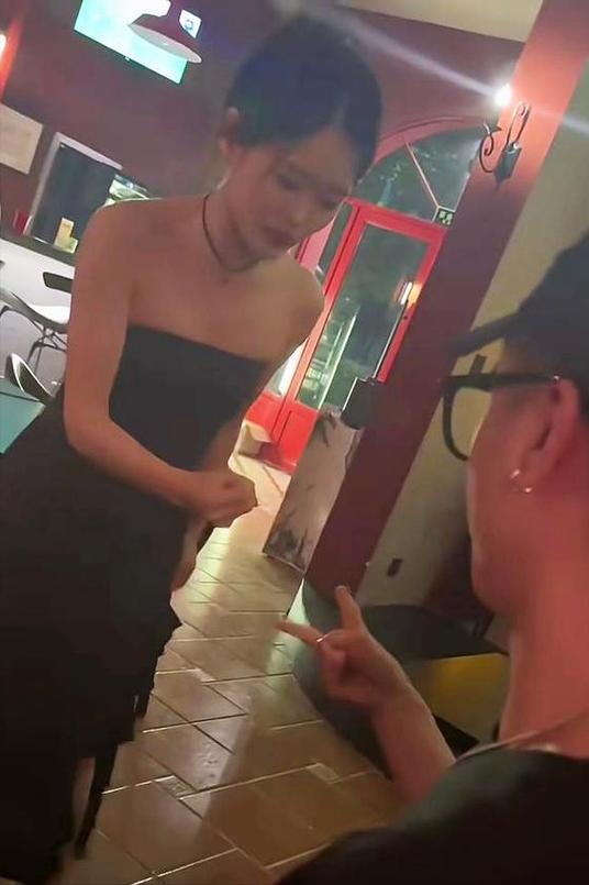 女朋友扇男朋友耳光正常吗