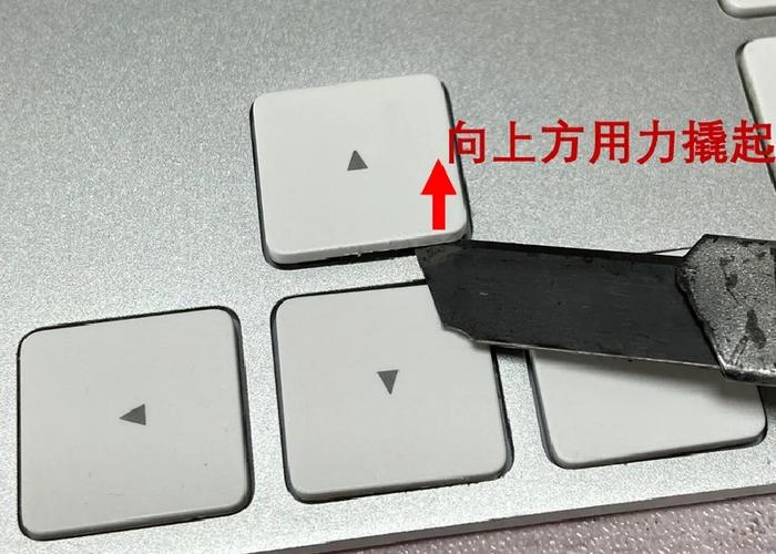 键盘的键帽怎样拆下来
